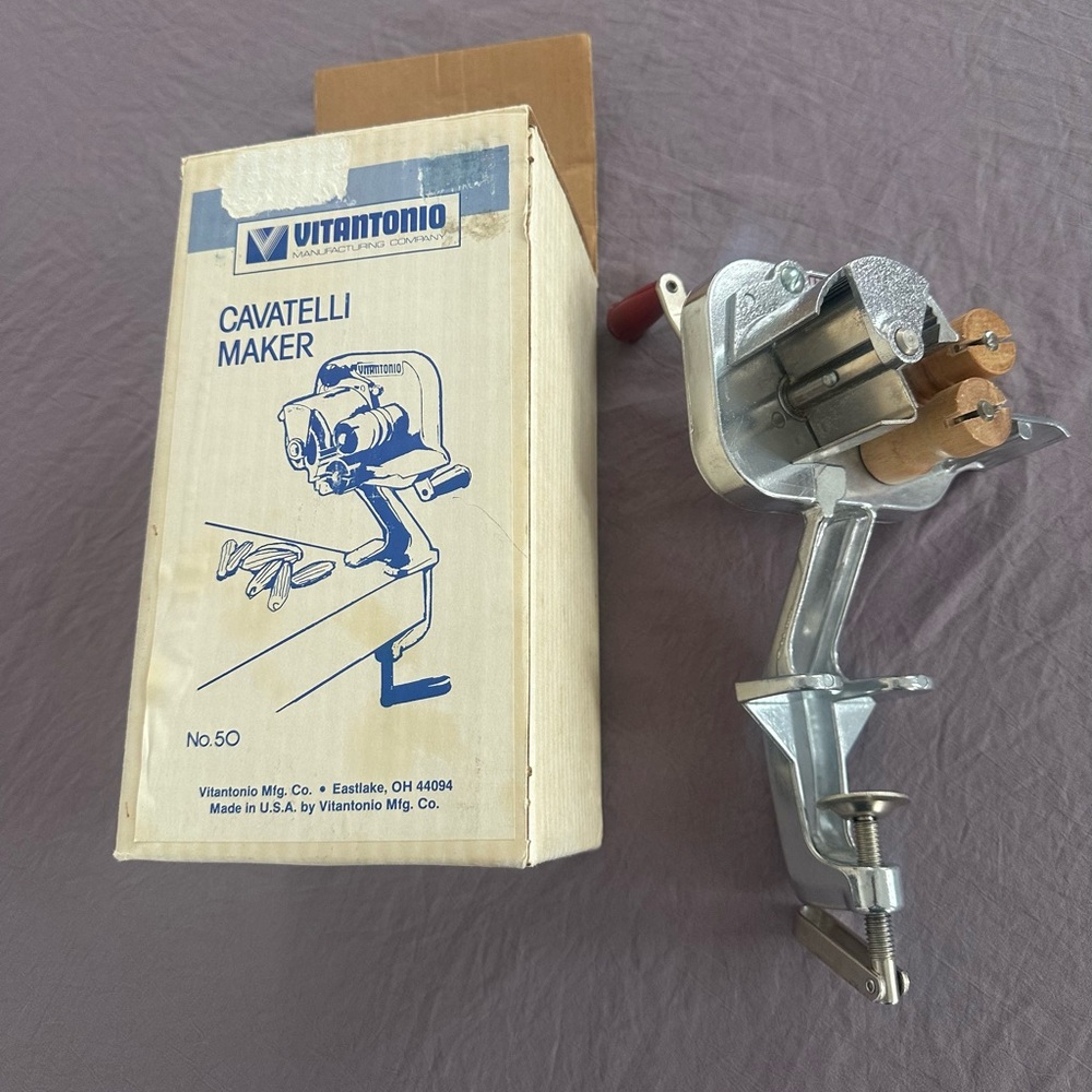 VINTAGE Vitantonio Cavatelli Maker with Box